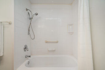 #305 – 2187 Bellevue Avenue